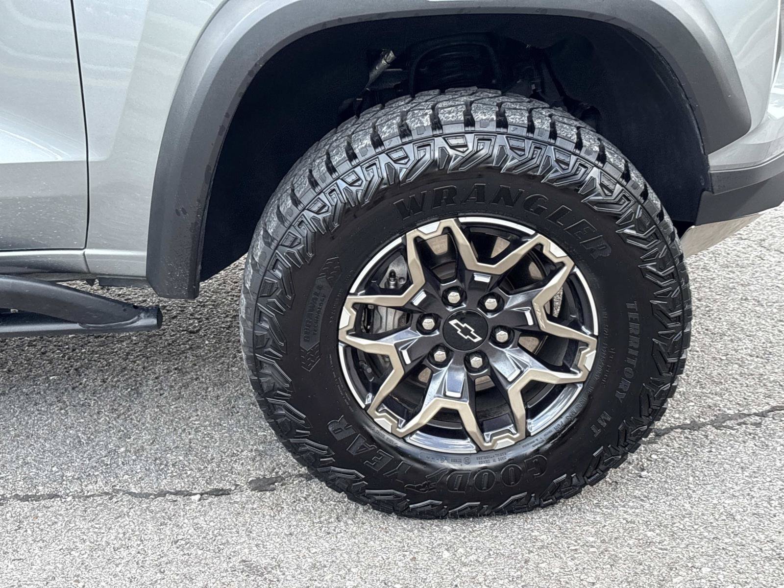 Used 2025 Chevrolet Colorado ZR2 w/ Technology Package AWD/4WD image 10