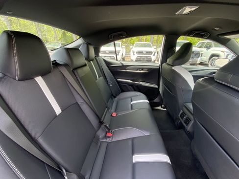 Used 2025 Toyota Camry SE FWD image 23