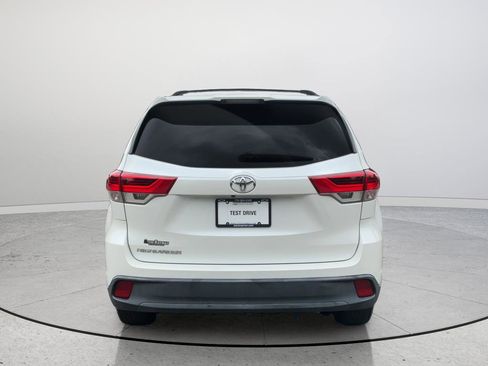 Used 2019 Toyota Highlander LE FWD image 8