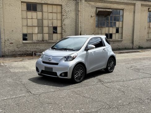 Used 2014 Scion iQ 10 Series FWD image 2