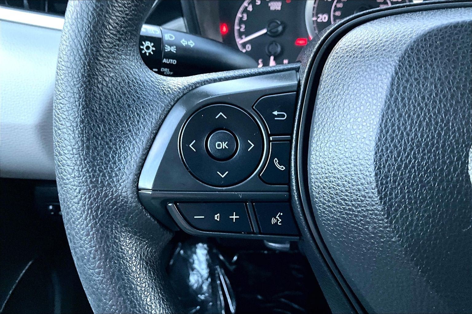 Used 2022 Toyota Corolla LE FWD image 17