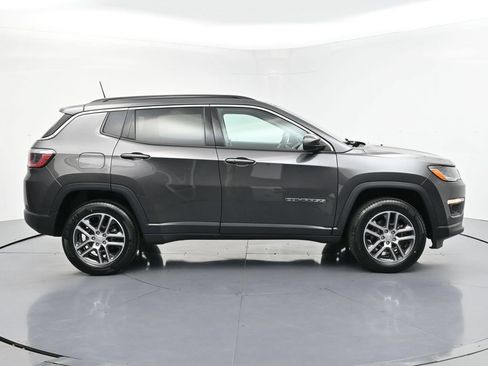 Used 2020 Jeep Compass Latitude w/ Popular Equipment Group AWD/4WD image 4