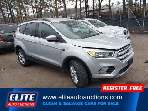 Used 2018 Ford Escape SE w/ Ford Safe & Smart Package image 1