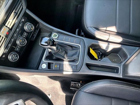 Used 2022 Volkswagen Jetta SE FWD image 16