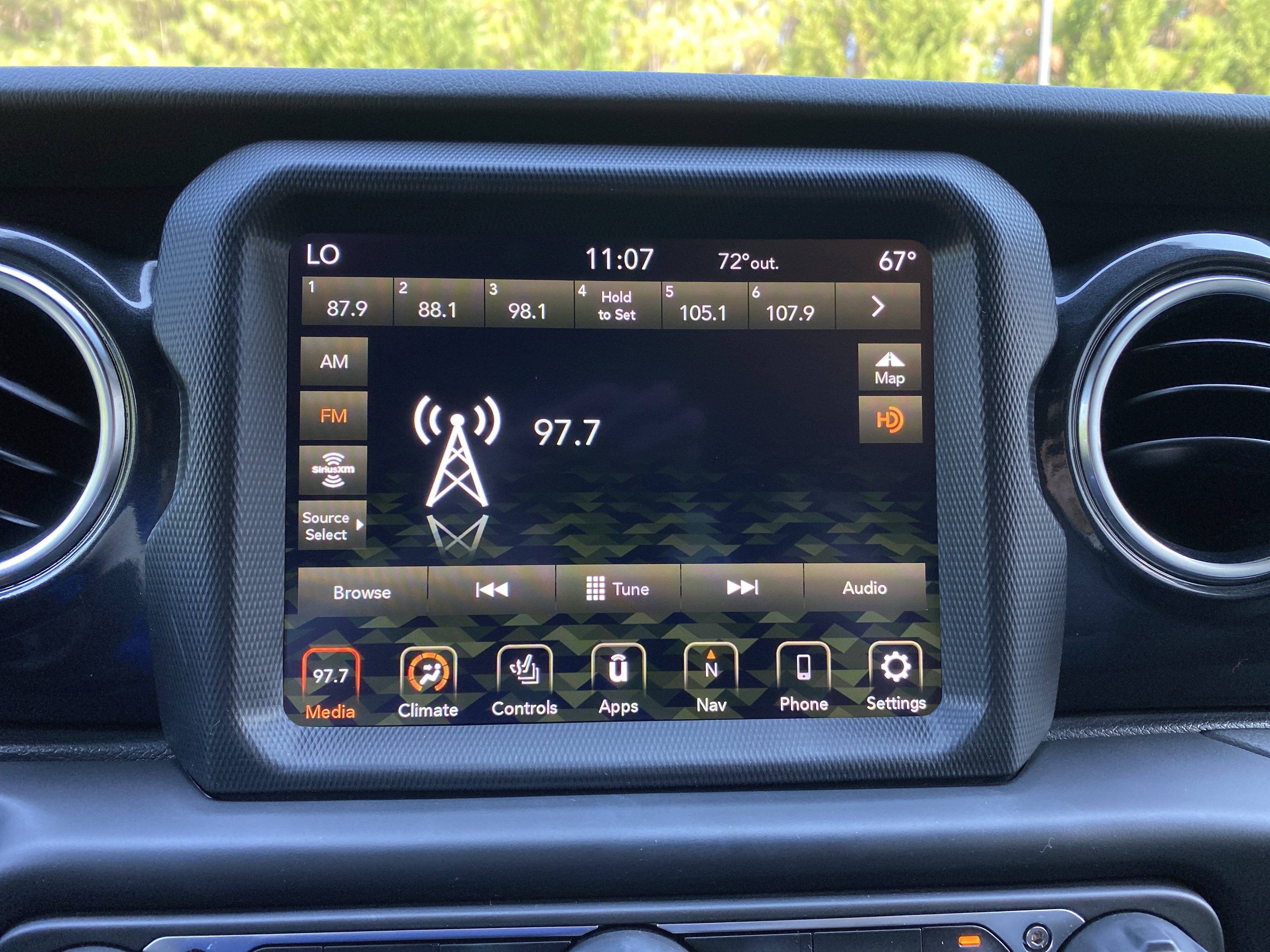 Used 2023 Jeep Wrangler Unlimited Sahara AWD/4WD image 25