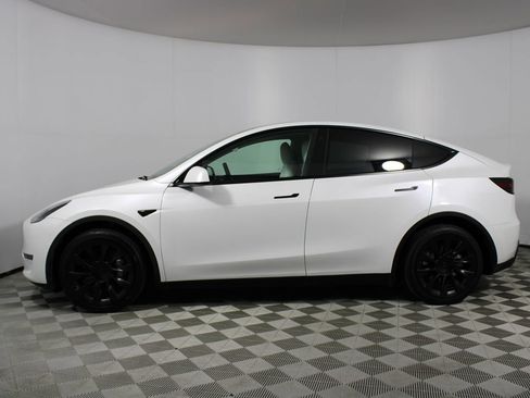 Used 2022 Tesla Model Y Long Range image 31