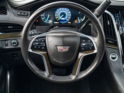 Used 2017 Cadillac Escalade ESV Platinum image 16