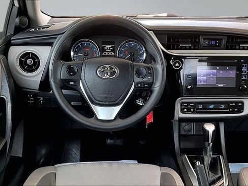 Used 2018 Toyota Corolla LE FWD image 8