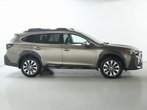 Used 2024 Subaru Outback Touring AWD/4WD image 11