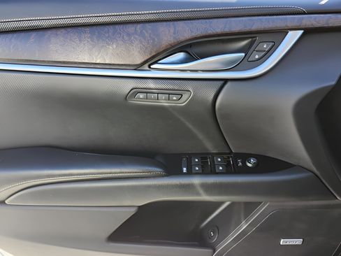 Used 2018 Cadillac XTS Luxury image 23