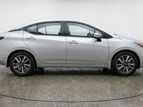 Used 2025 Nissan Versa SV image 11