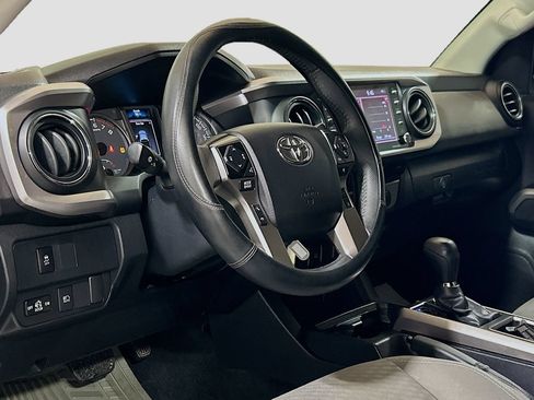 Used 2022 Toyota Tacoma SR5 AWD/4WD image 7
