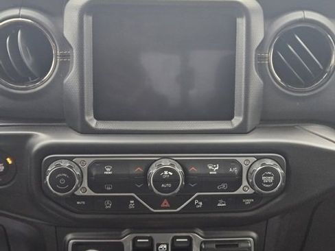 Used 2022 Jeep Gladiator Overland image 11