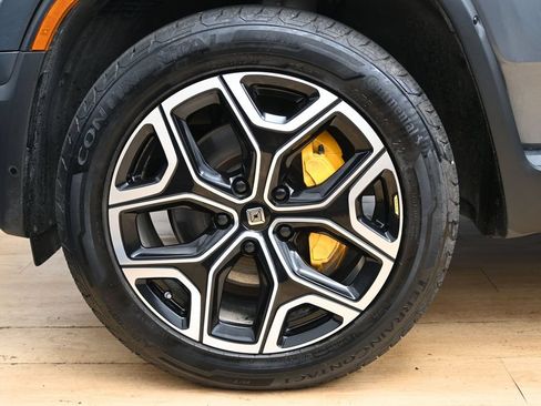 Used 2023 Rivian R1S Adventure AWD/4WD image 10