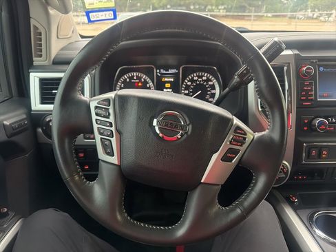Used 2017 Nissan Titan PRO-4X w/ Pro-4x Convenience Package AWD/4WD image 10