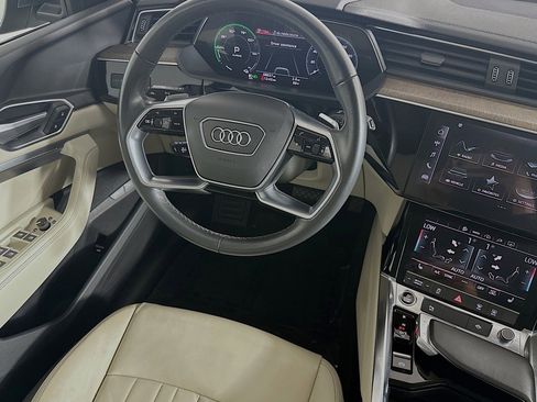 Used 2022 Audi e-tron Premium w/ Convenience Plus Package image 6