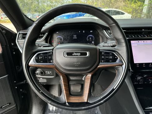 Used 2023 Jeep Grand Cherokee Summit w/ Luxury Tech Group V image 14