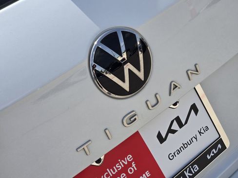 Used 2024 Volkswagen Tiguan SE R-Line FWD image 8