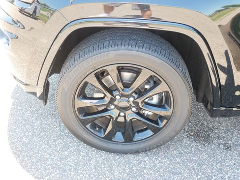 Used 2022 Jeep Grand Cherokee Laredo X AWD/4WD image 15