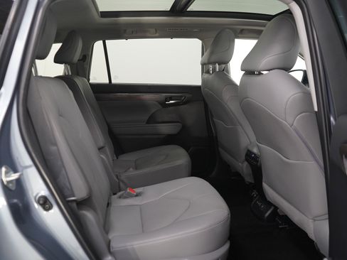 Used 2023 Toyota Highlander Platinum AWD/4WD image 12