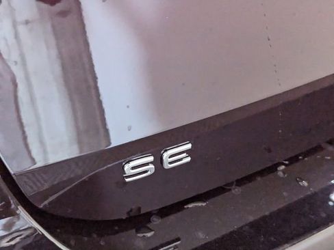 New 2026 Volkswagen Taos SE image 9