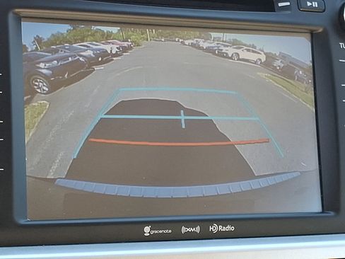 Used 2018 Toyota Highlander XLE w/ Carpet Mat Package (TMS) AWD/4WD image 21