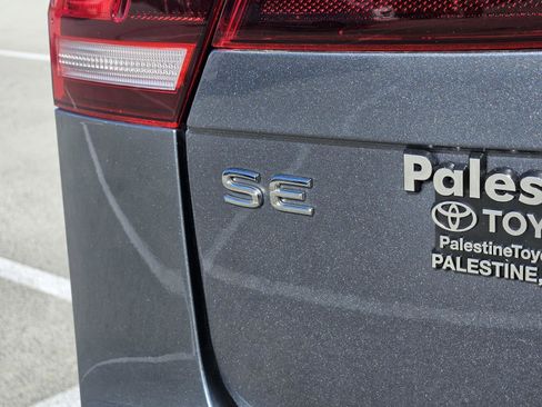 Used 2024 Volkswagen Tiguan SE image 5