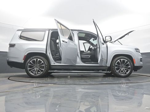 Used 2023 Jeep Grand Wagoneer Series III image 63