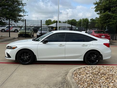 Used 2023 Honda Civic Sport image 2