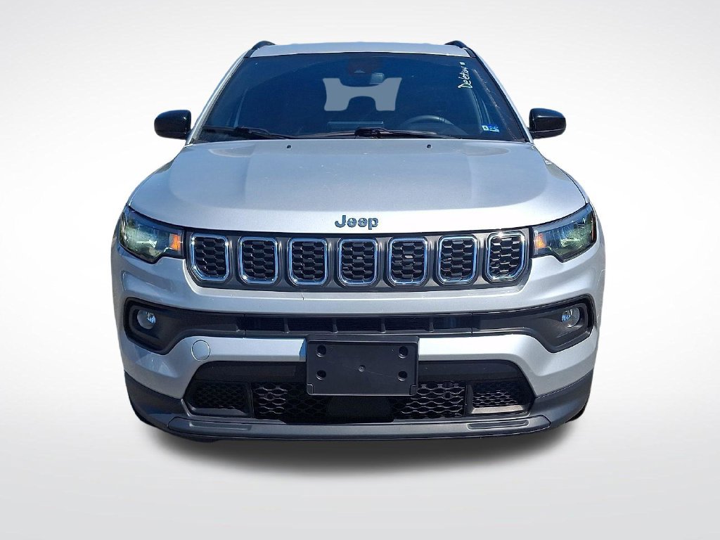 Used 2024 Jeep Compass Latitude AWD/4WD image 2