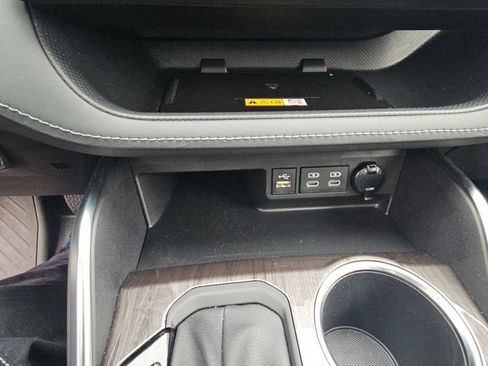 Used 2023 Toyota Highlander Platinum image 19