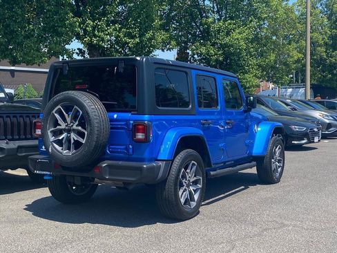 Used 2024 Jeep Wrangler Unlimited w/ Convenience Group AWD/4WD image 3