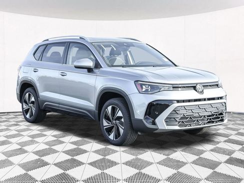 New 2025 Volkswagen Taos SE image 12