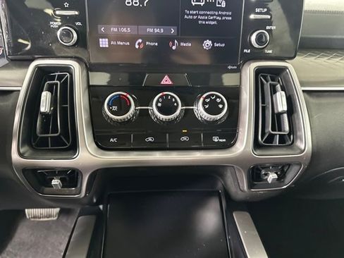 Used 2023 Kia Sorento LX image 23