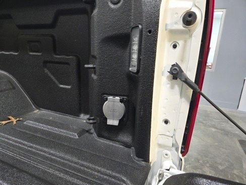 Used 2024 Chevrolet Silverado 2500 Custom w/ Custom Value Package image 6