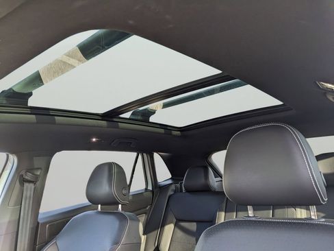 Certified 2023 Volkswagen Atlas Cross Sport SE w/ Panoramic Sunroof Package FWD image 19
