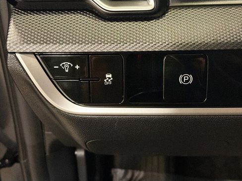 Used 2025 Kia Sportage LX image 16