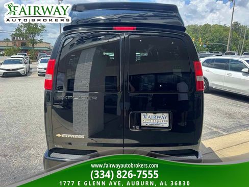 Used 2021 Chevrolet Express 2500 w/ Enhanced Convenience Package RWD image 7