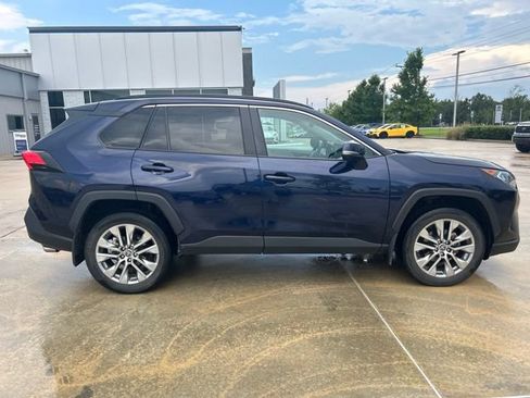 Used 2021 Toyota RAV4 XLE Premium FWD image 3