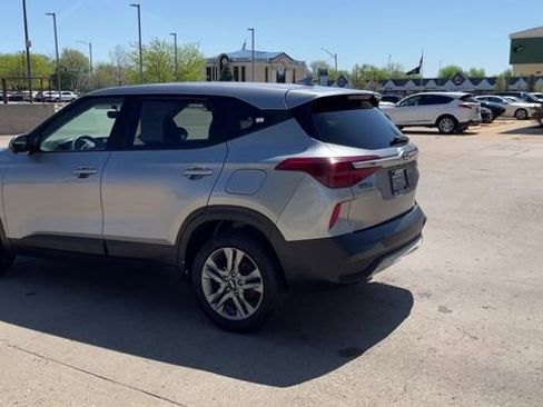 Used 2021 Kia Seltos LX AWD/4WD image 6