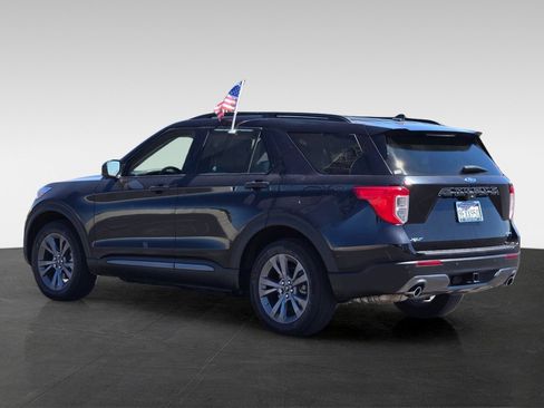 Used 2023 Ford Explorer XLT w/ Equipment Group 202A AWD/4WD image 9