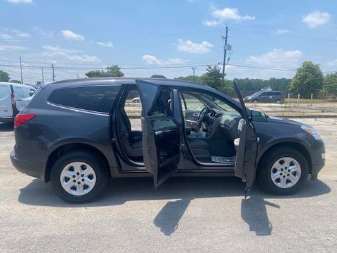 Used 2012 Chevrolet Traverse LS image 9