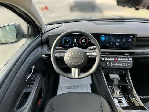 Used 2025 Hyundai Tucson SE image 11