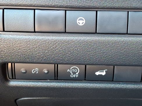 Used 2025 Nissan Rogue SV image 23