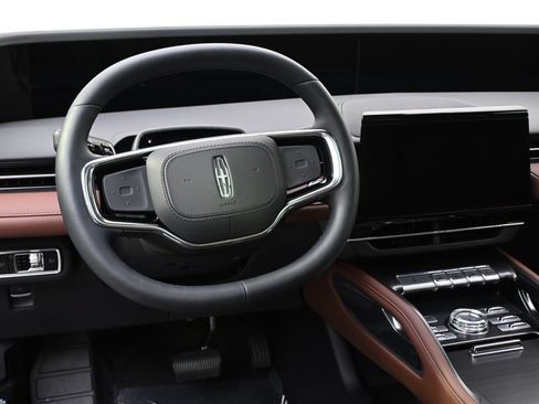 Used 2026 Lincoln Nautilus Reserve AWD/4WD image 12