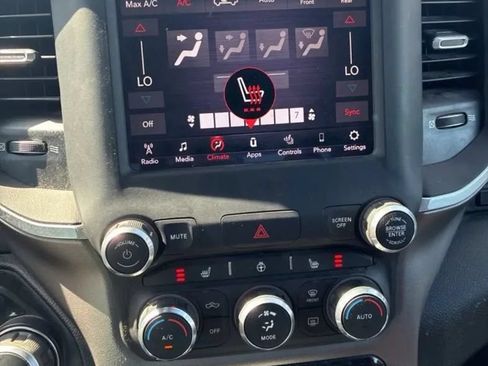 Used 2019 RAM 1500 Big Horn AWD/4WD image 12