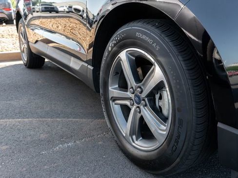 Used 2019 Ford Edge SEL w/ Equipment Group 201A FWD image 3