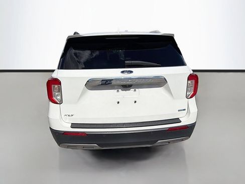 Used 2020 Ford Explorer XLT w/ Equipment Group 202A AWD/4WD image 21