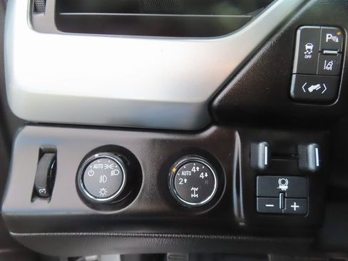 Used 2015 Chevrolet Suburban LTZ image 31