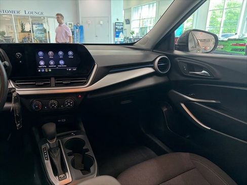 Certified 2024 Chevrolet Trax LS w/ LS Convenience Package FWD image 23